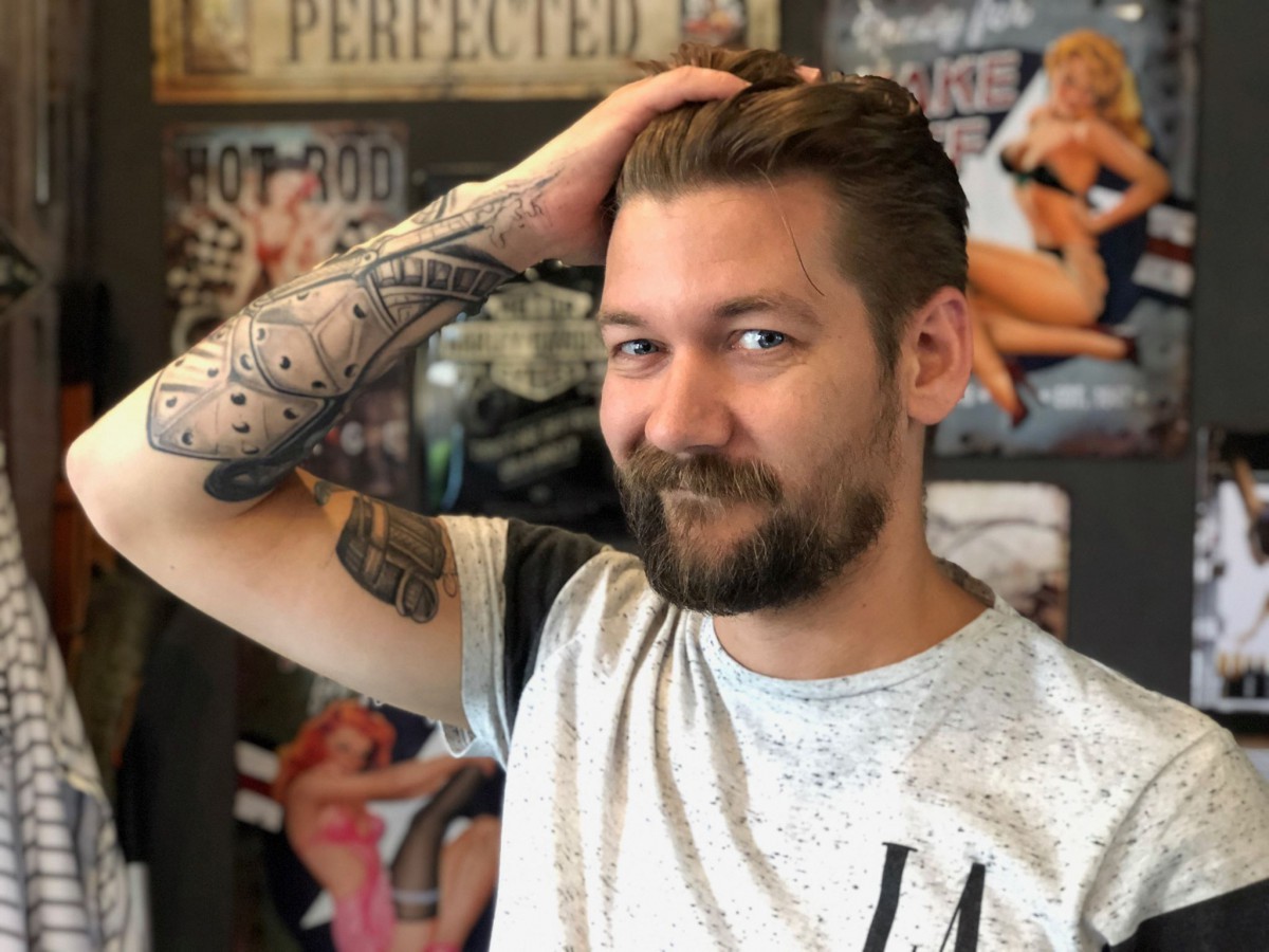 nonchalante kapsel mannen