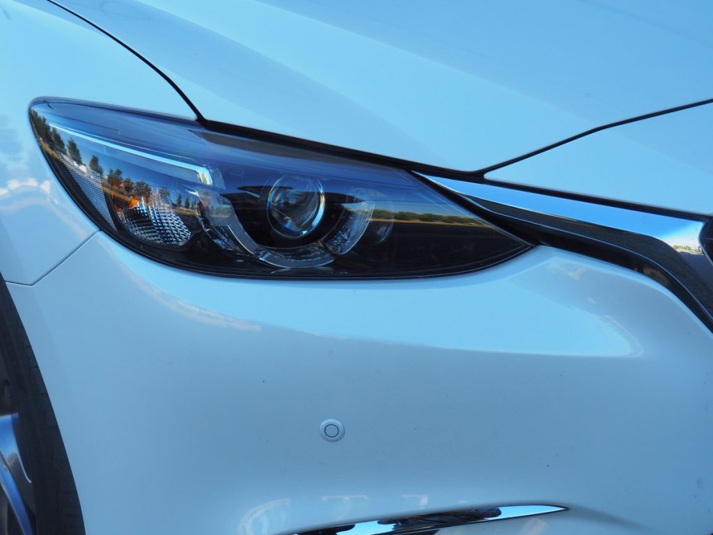 strakke design van de koplampen