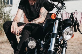 kapsel voor mannen met krullen