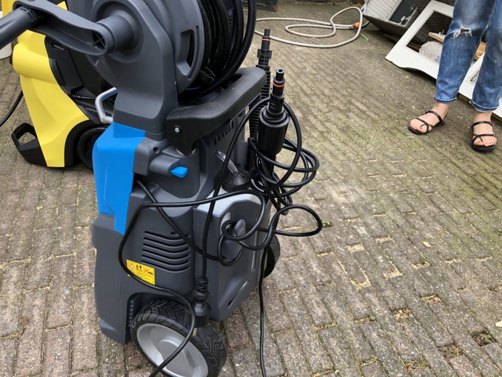 De Gamma Hogedrukreiniger is niet netjes op te bergen.