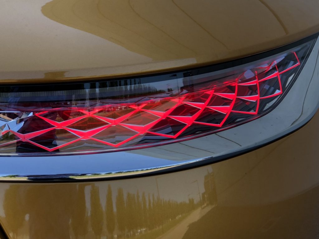 Raster in het achterlicht geeft de auto iets bijzonders 