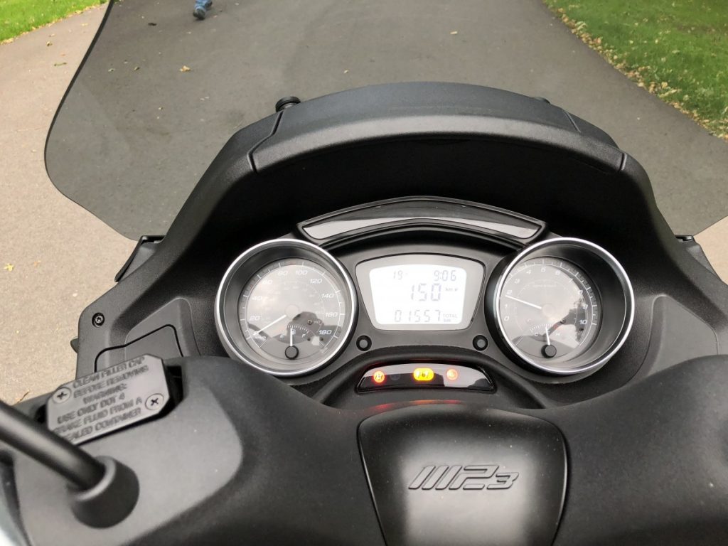 Piaggio MP3 dashboard