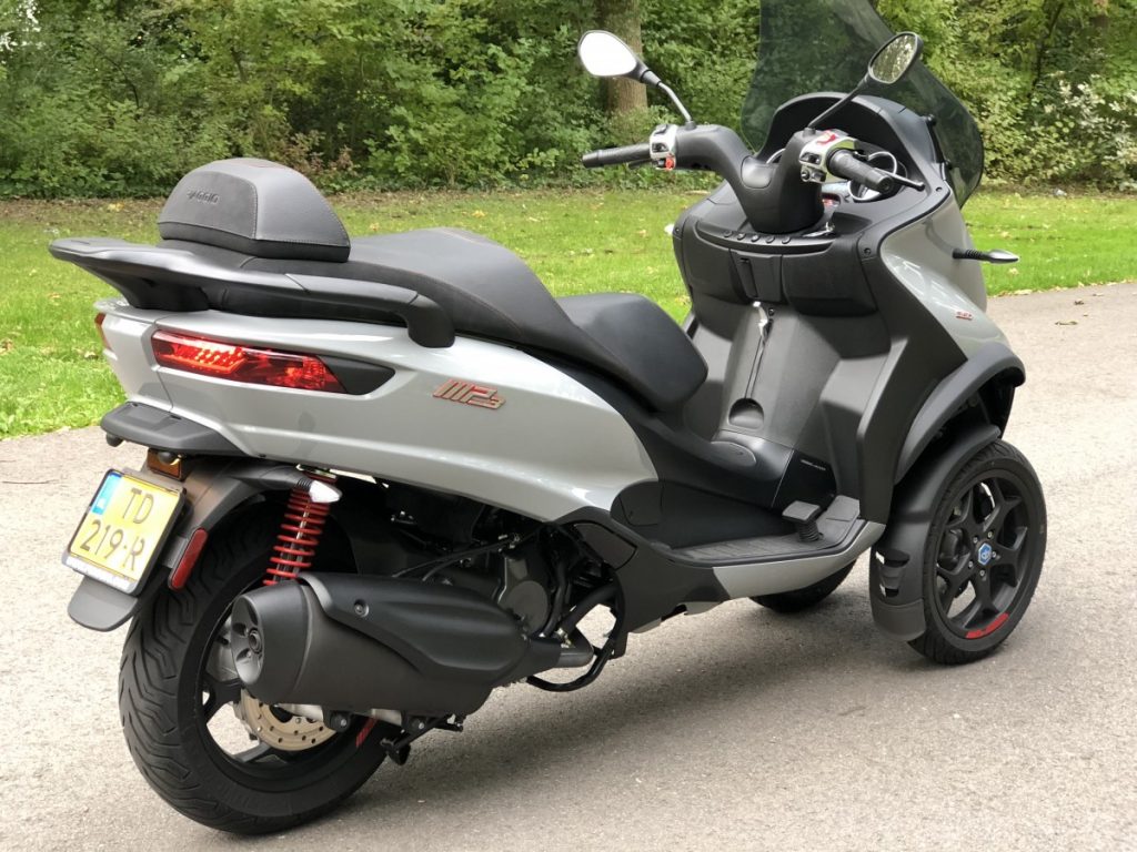 Piaggio MP3 rechts achter aanzicht