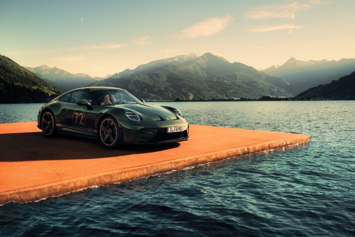 Porsche 911 GT3 90 F. A. Porsche in F.A. Green Metallic vooraanzicht